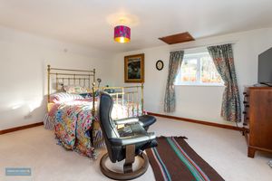 Pond Cottage - Bedroom- click for photo gallery